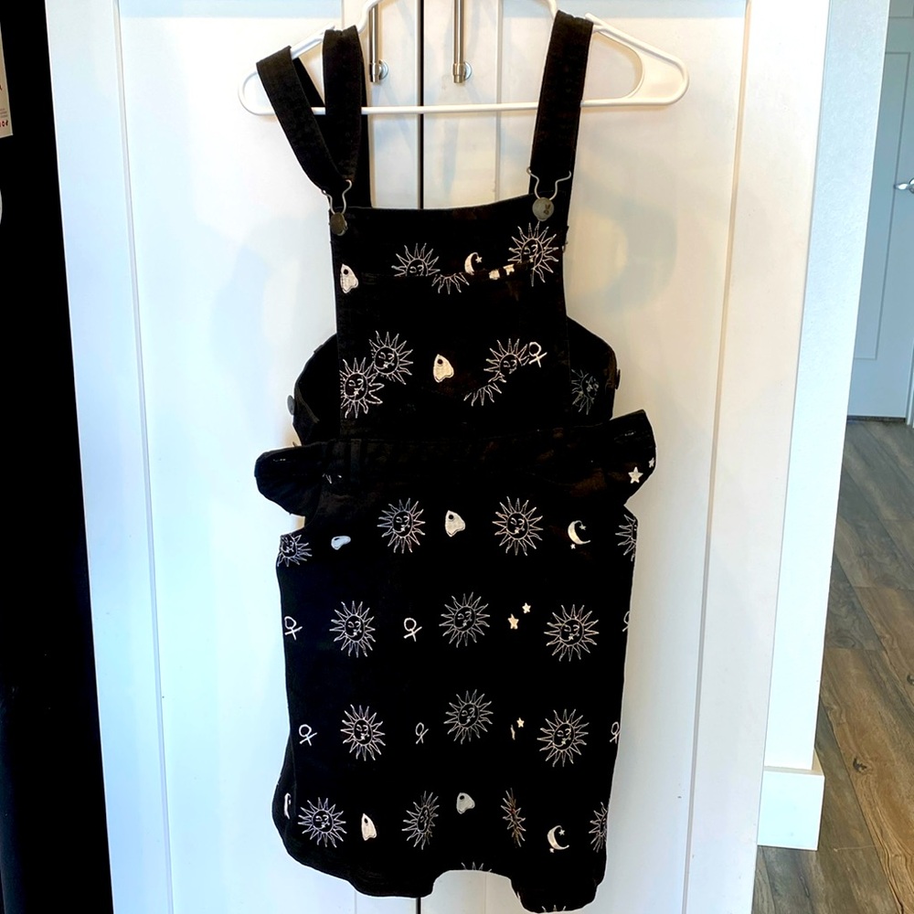 Cute, boutique, fall and mystic inspired jumper.  Never been worn!!